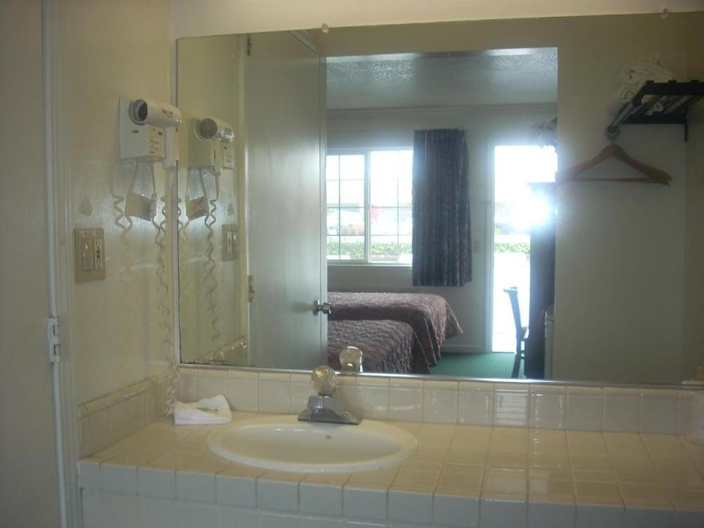 Economy Inn Monterey Seaside Extérieur photo