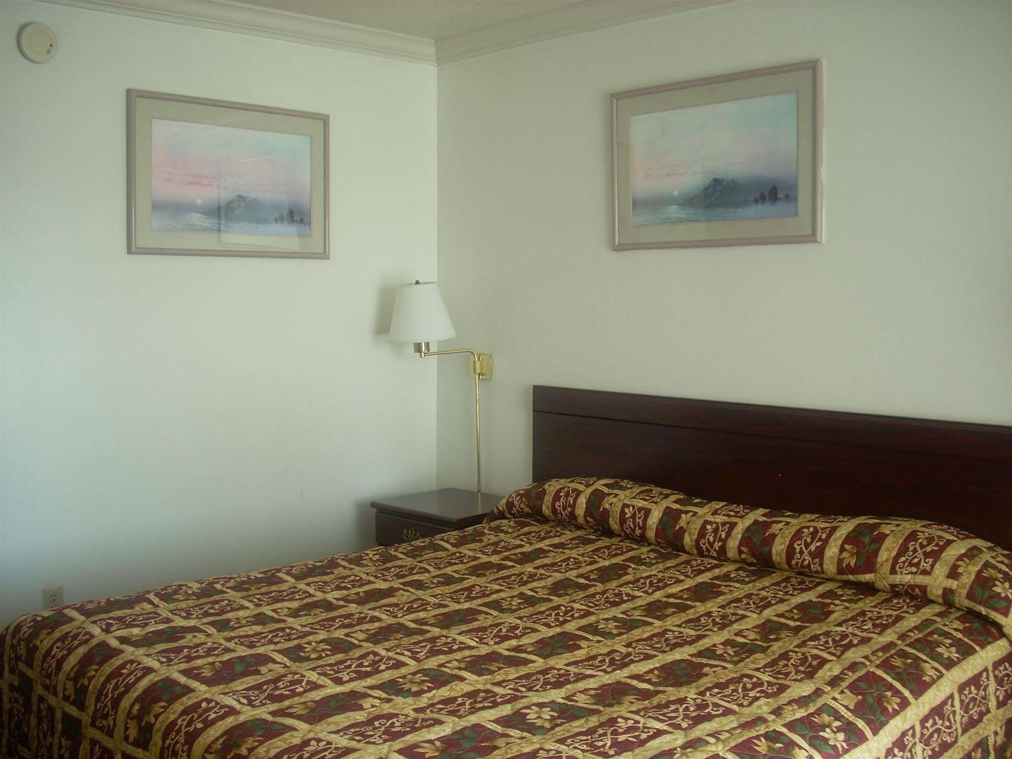 Economy Inn Monterey Seaside Extérieur photo